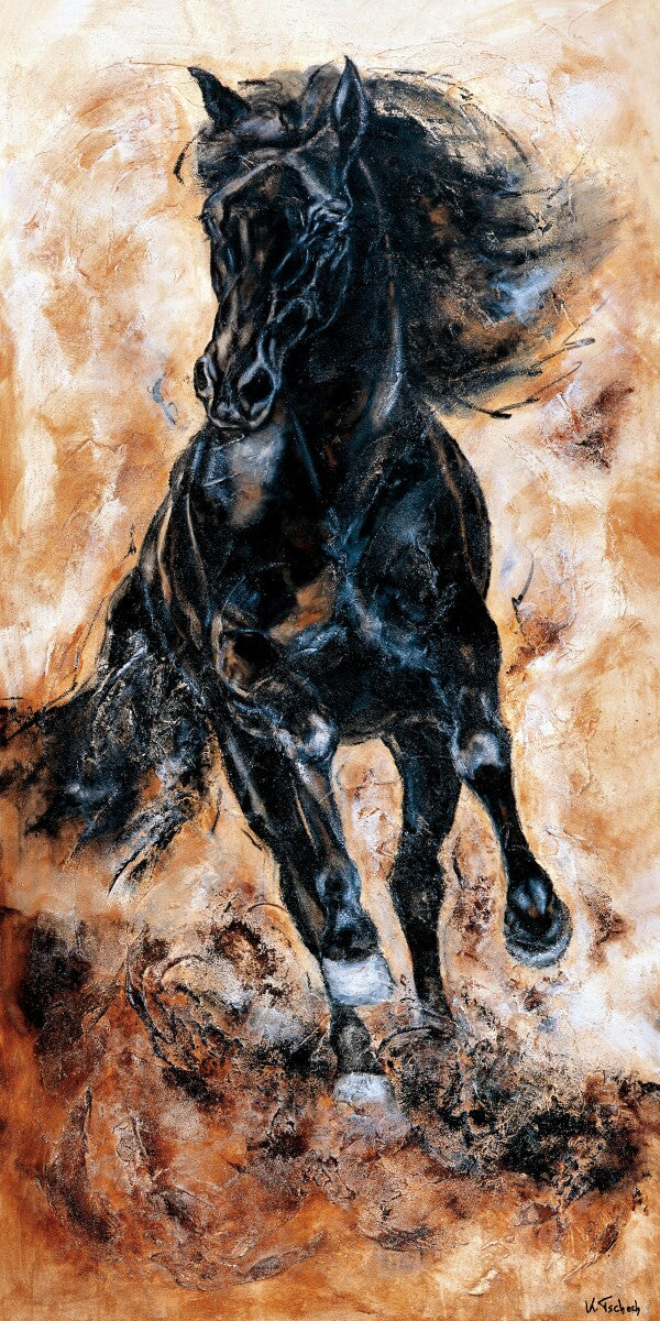 01-39 Schwarzer Hengst galoppiert mit fliegender Mähne vor weiß-beigem Hintergrund – Pferde-Kunstdruck von Kerstin Tschech