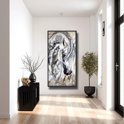 01-49 Edler Andalusier Schimmel in anmutiger Haltung vor beigem Hintergrund – Pferde-Acrylglasbild von Kerstin Tschech