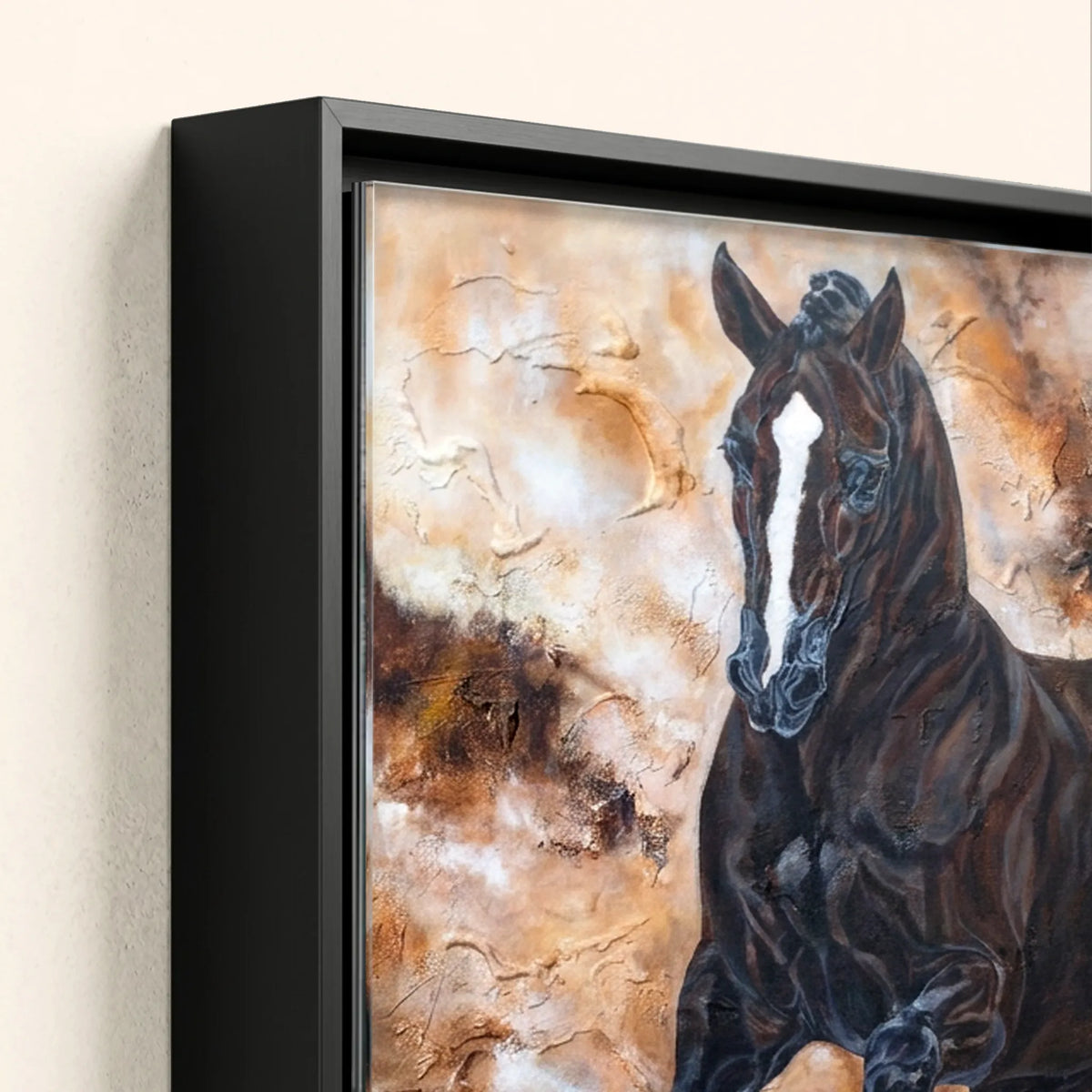 Kerstin Tschech – Edles Acrylglas Pferde Bild online kaufen und exklusive Pferdebilder im Schattenfugenrahmen direkt in der Pferde Kunstgalerie online bestellen. Elegantes Pferdebild hinter Acrylglas als moderner Blickfang mit Motiven von Hengst und Stute für stilvolles Wohnen und hochwertige Pferdebild Wanddeko.